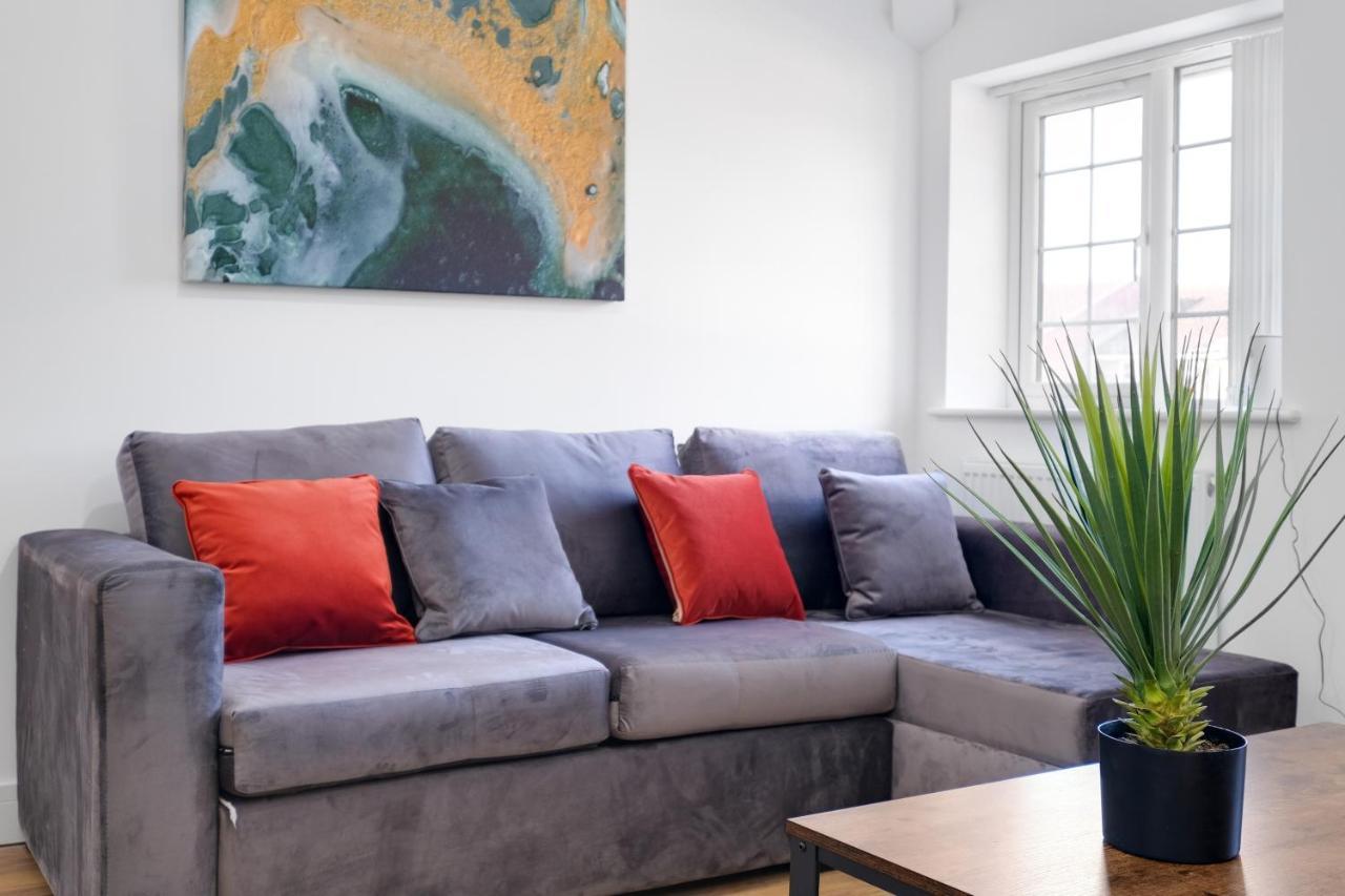 Pinewood Studios, Iver Slough Heathrow 1 & 2 Bedroom Apartments With Parking By Arista Living Exterior foto