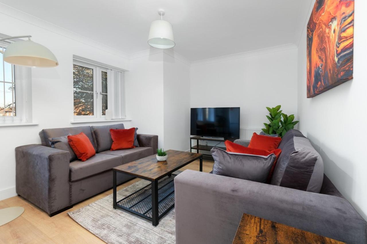 Pinewood Studios, Iver Slough Heathrow 1 & 2 Bedroom Apartments With Parking By Arista Living Exterior foto