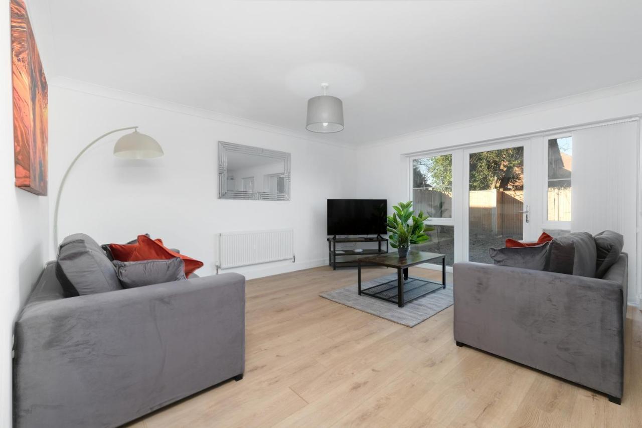 Pinewood Studios, Iver Slough Heathrow 1 & 2 Bedroom Apartments With Parking By Arista Living Exterior foto