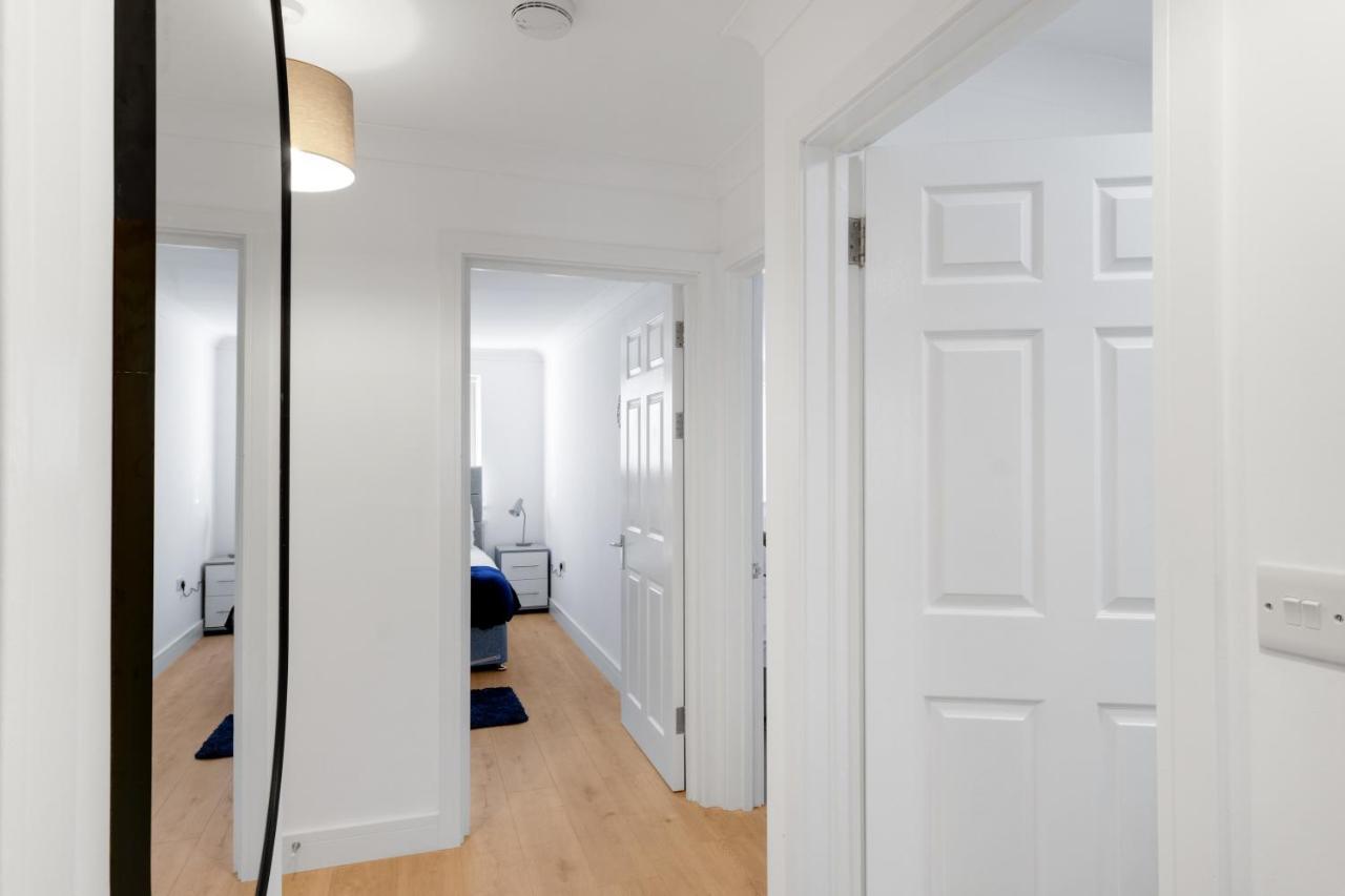 Pinewood Studios, Iver Slough Heathrow 1 & 2 Bedroom Apartments With Parking By Arista Living Exterior foto