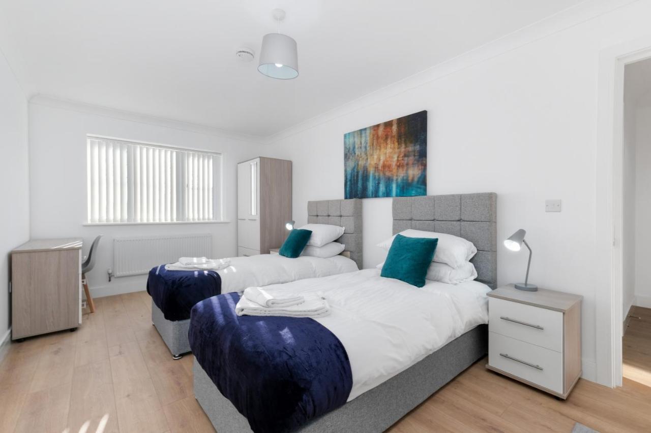 Pinewood Studios, Iver Slough Heathrow 1 & 2 Bedroom Apartments With Parking By Arista Living Exterior foto
