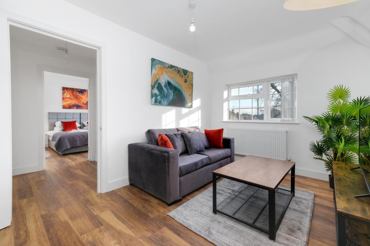 Pinewood Studios, Iver Slough Heathrow 1 & 2 Bedroom Apartments With Parking By Arista Living Exterior foto