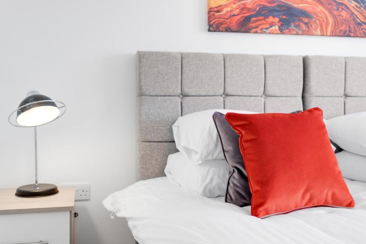 Pinewood Studios, Iver Slough Heathrow 1 & 2 Bedroom Apartments With Parking By Arista Living Exterior foto